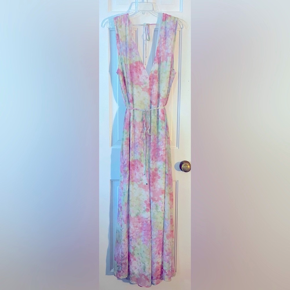 NWOT H & M Premium Women's Sleeveless Multi-Color Crepe Jumpsuit. Size: XL